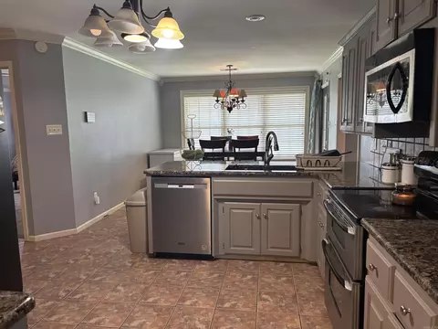 Kitchen - 5107 Congressional Dr, Benton, AR 72019 photo 2 of 3