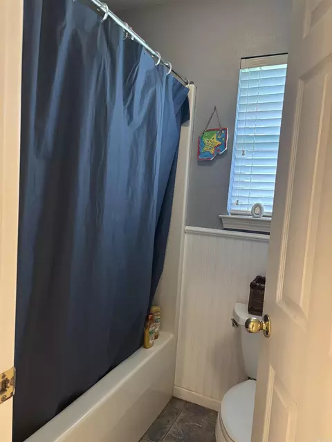 Bath - 5107 Congressional Dr, Benton, AR 72019 photo 4 of 4