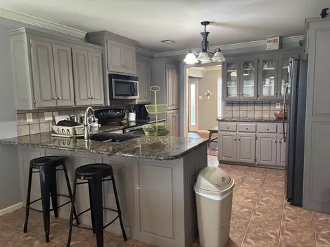 Kitchen - 5107 Congressional Dr, Benton, AR 72019 photo 1 of 3
