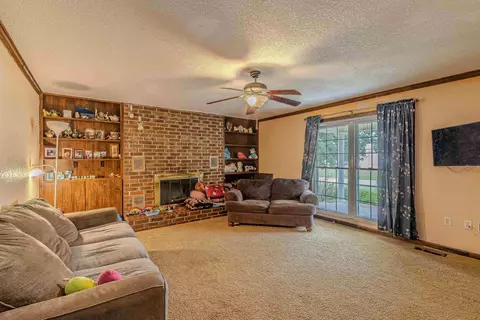 Living - 400 N 1 St, Marmaduke, AR 72443 photo 2 of 2