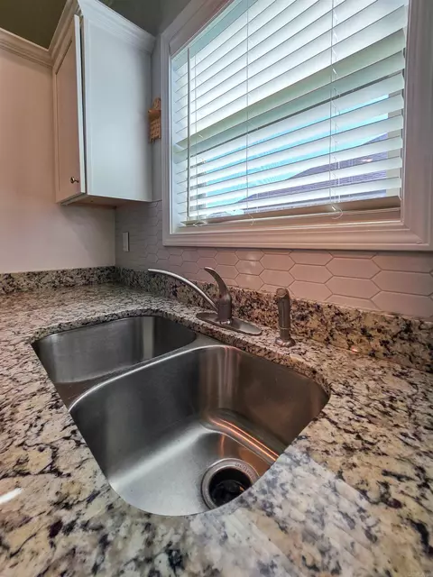 Kitchen - 134 Brookvale Cir, Brookland, AR 72417 photo 7 of 12
