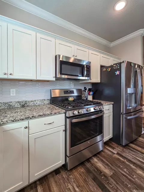 Kitchen - 134 Brookvale Cir, Brookland, AR 72417 photo 4 of 12