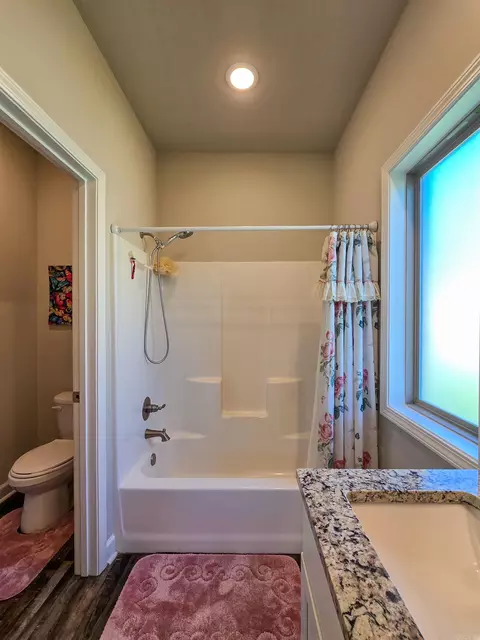 Bath - 134 Brookvale Cir, Brookland, AR 72417 photo 2 of 4