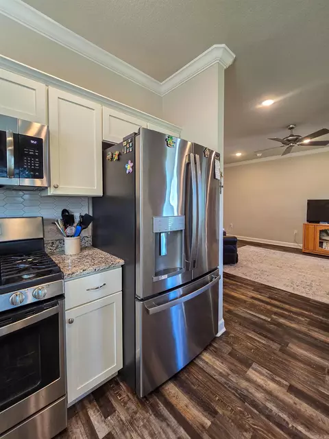 Kitchen - 134 Brookvale Cir, Brookland, AR 72417 photo 3 of 12
