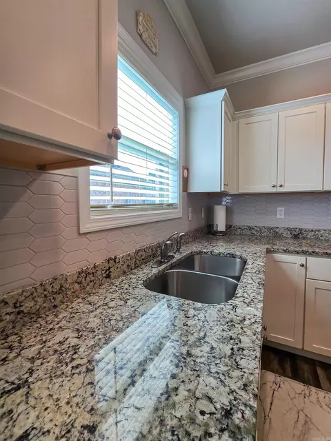 Kitchen - 134 Brookvale Cir, Brookland, AR 72417 photo 8 of 12
