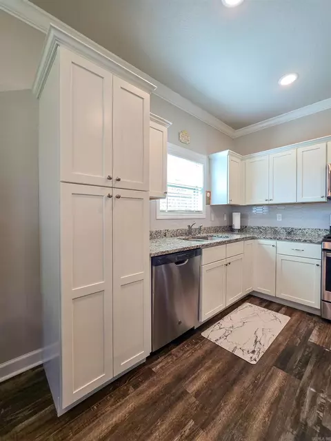 Kitchen - 134 Brookvale Cir, Brookland, AR 72417 photo 9 of 12