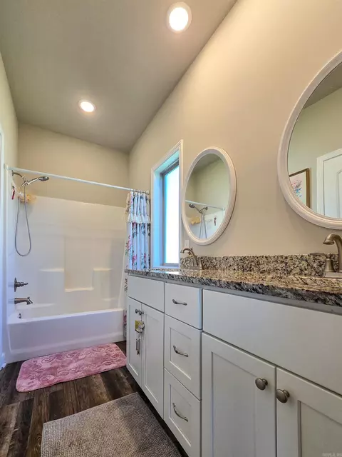 Bath - 134 Brookvale Cir, Brookland, AR 72417 photo 1 of 4