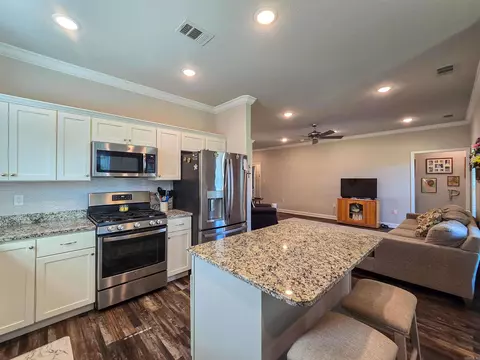 Kitchen - 134 Brookvale Cir, Brookland, AR 72417 photo 10 of 12