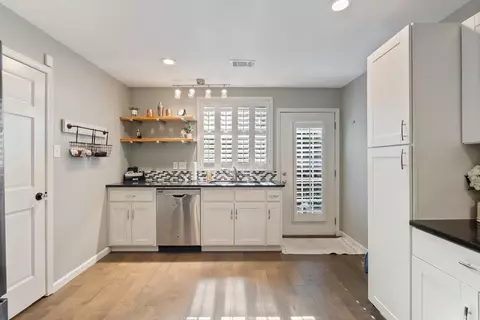 Kitchen - 320 Mitchell St, Conway, AR 72034 photo 3 of 4