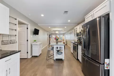 Entry Way - 320 Mitchell St, Conway, AR 72034 photo 2 of 2