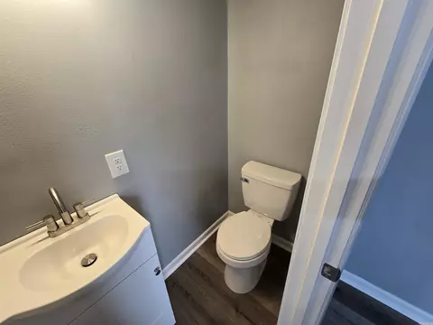 Bath - 1903 W 24th Ave, Pine Bluff, AR 71603 photo 2 of 3