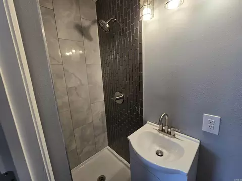 Bath - 1903 W 24th Ave, Pine Bluff, AR 71603 photo 3 of 3