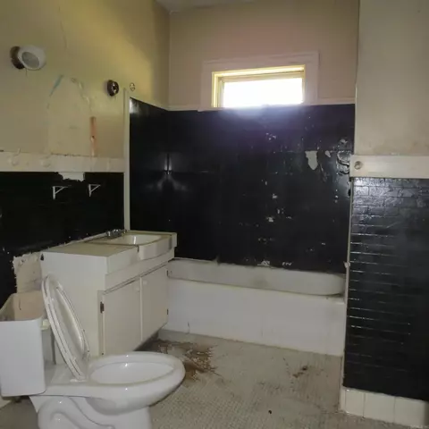 Bath - 309 W Harding Ave, Pine Bluff, AR 71601 photo 3 of 3