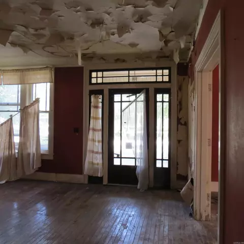 Entry Way - 309 W Harding Ave, Pine Bluff, AR 71601 photo 1 of 5