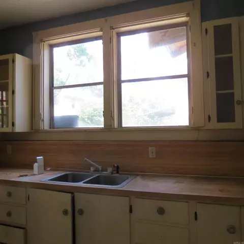 Kitchen - 309 W Harding Ave, Pine Bluff, AR 71601 photo 2 of 2