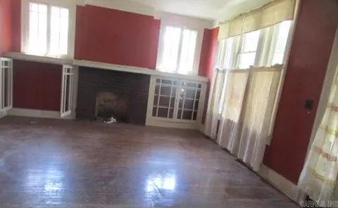 Living - 309 W Harding Ave, Pine Bluff, AR 71601 photo 1 of 2