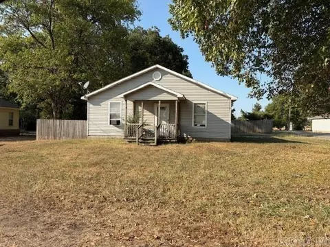 427 E Main St, Steele, MO 63877 photo 1