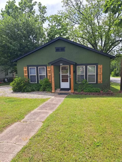 216 Shaver St, Berryville, AR 72616