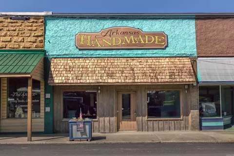 414 Main St, Leslie, AR 72645