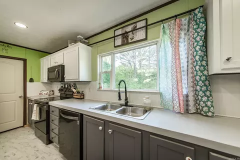 Kitchen - 9831 Patsy Dr, Cabot, AR 72023 photo 4 of 6