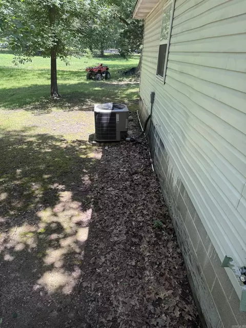 Exterior - 108 Rock St, Marshall, AR 72650 photo 2 of 10