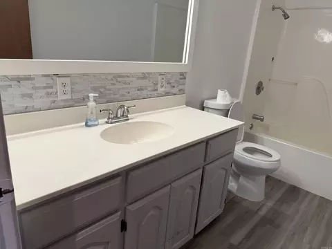 Bath - 108 Rock St, Marshall, AR 72650 photo 2 of 5