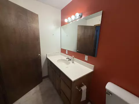 Bath - 108 Rock St, Marshall, AR 72650 photo 4 of 5