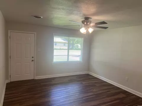 1644 N Davis St, Conway, AR 72032 photo 2