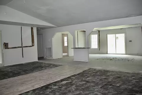 Living - 148 Flushing Rd, Malvern, AR 72104 photo 1 of 4