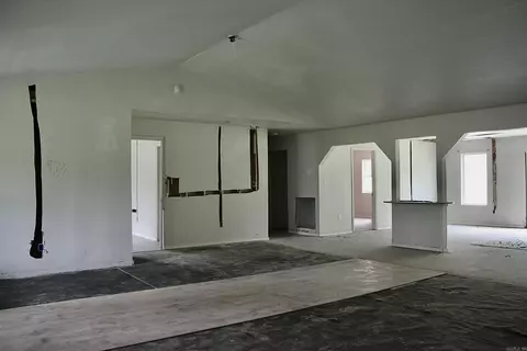 Living - 148 Flushing Rd, Malvern, AR 72104 photo 4 of 4