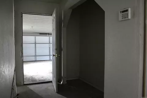 Entry Way - 148 Flushing Rd, Malvern, AR 72104 photo 1 of 4