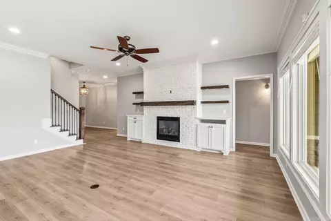 Living - 4321 Sloan Dr, Alexander, AR 72002 photo 4 of 5