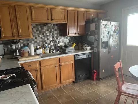 Kitchen - 865 Brownstone, Conway, AR 72034 photo 2 of 2
