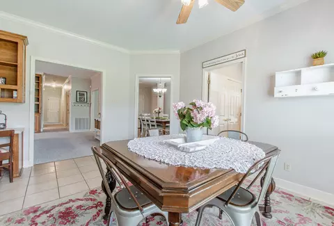 Dining - 1030 El Dorado Rd, Benton, AR 72019 photo 2 of 3