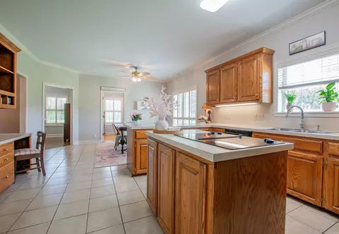 Kitchen - 1030 El Dorado Rd, Benton, AR 72019 photo 3 of 6