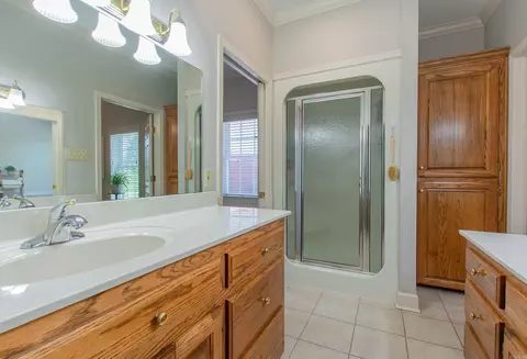 Bath - 1030 El Dorado Rd, Benton, AR 72019 photo 2 of 4