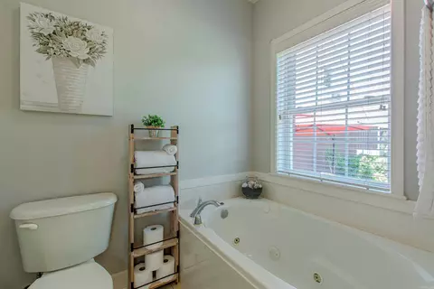 Bath - 1030 El Dorado Rd, Benton, AR 72019 photo 3 of 4