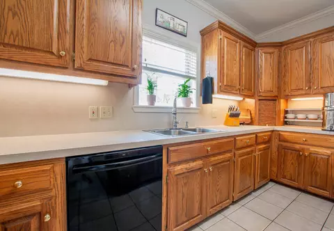 Kitchen - 1030 El Dorado Rd, Benton, AR 72019 photo 4 of 6
