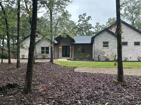 4 Loyola Ln, Hot Springs Village, AR 71909