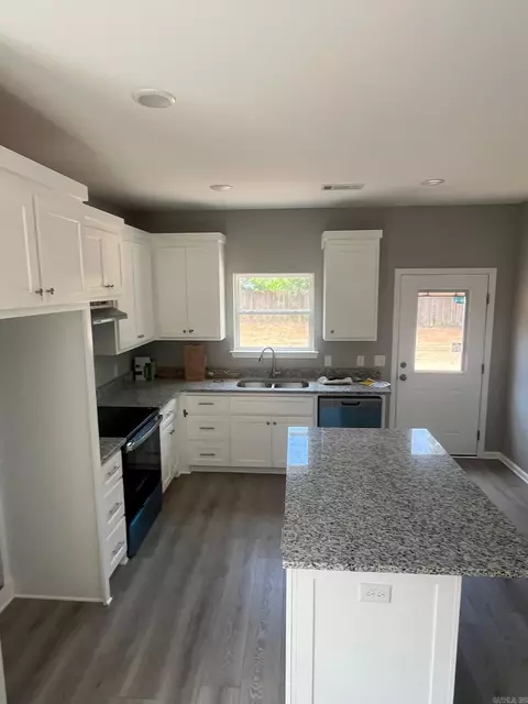 1821 Pinecroft, Benton, AR 72015 photo 3