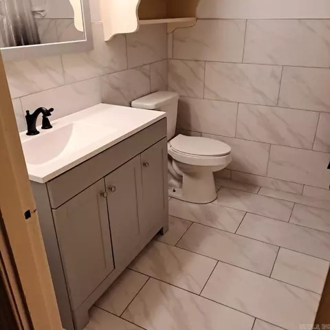 Bath - 2302 W 40th Ave, Pine Bluff, AR 71603 photo 3 of 3