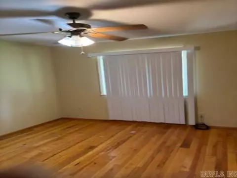 Living - 2302 W 40th Ave, Pine Bluff, AR 71603 photo 2 of 3