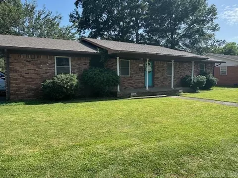 Exterior - 521 E 8th St, Lonoke, AR 72086 photo 2 of 8