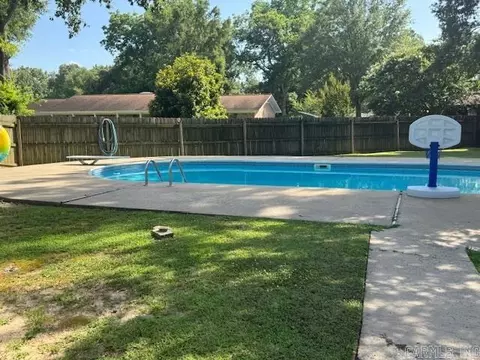 Exterior - 521 E 8th St, Lonoke, AR 72086 photo 3 of 8