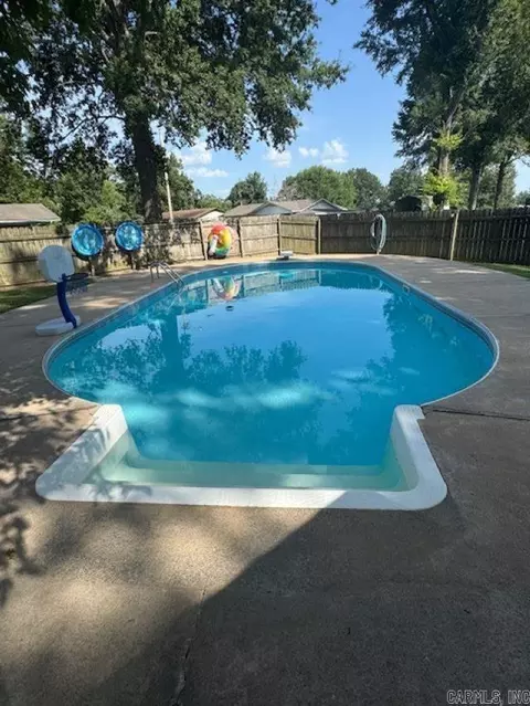 Exterior - 521 E 8th St, Lonoke, AR 72086 photo 4 of 8