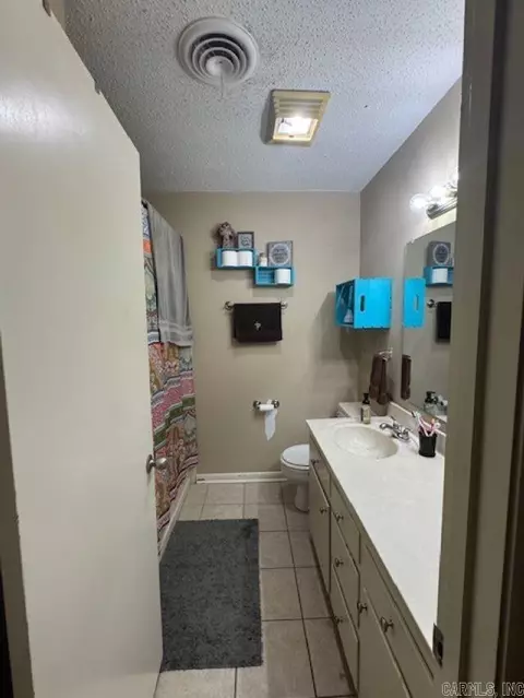 Bath - 521 E 8th St, Lonoke, AR 72086 photo 1 of 2