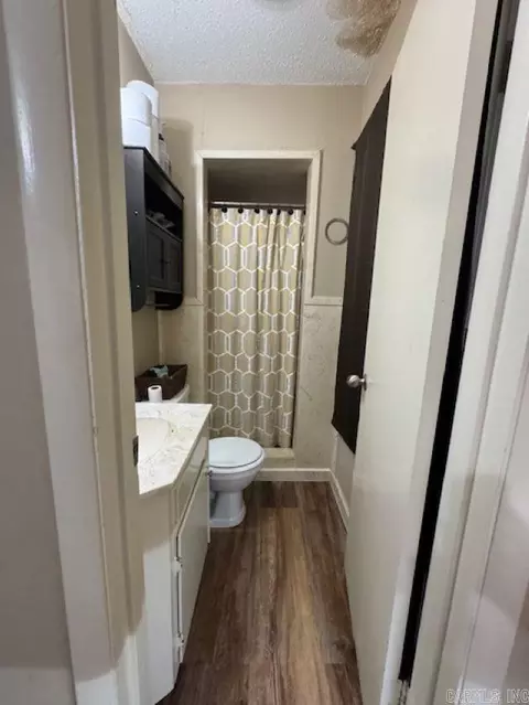 Bath - 521 E 8th St, Lonoke, AR 72086 photo 2 of 2