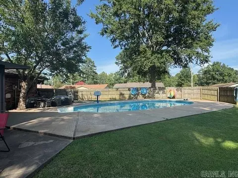 Exterior - 521 E 8th St, Lonoke, AR 72086 photo 5 of 8