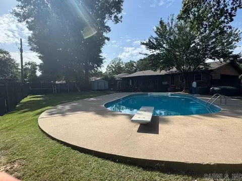 Exterior - 521 E 8th St, Lonoke, AR 72086 photo 6 of 8