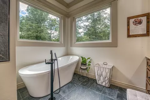 Bath - 110 Buchanan Dr, Mountain View, AR 72560 photo 2 of 6